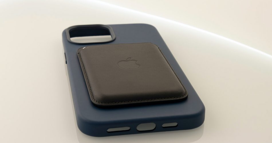 Best iPhone Wallet Case