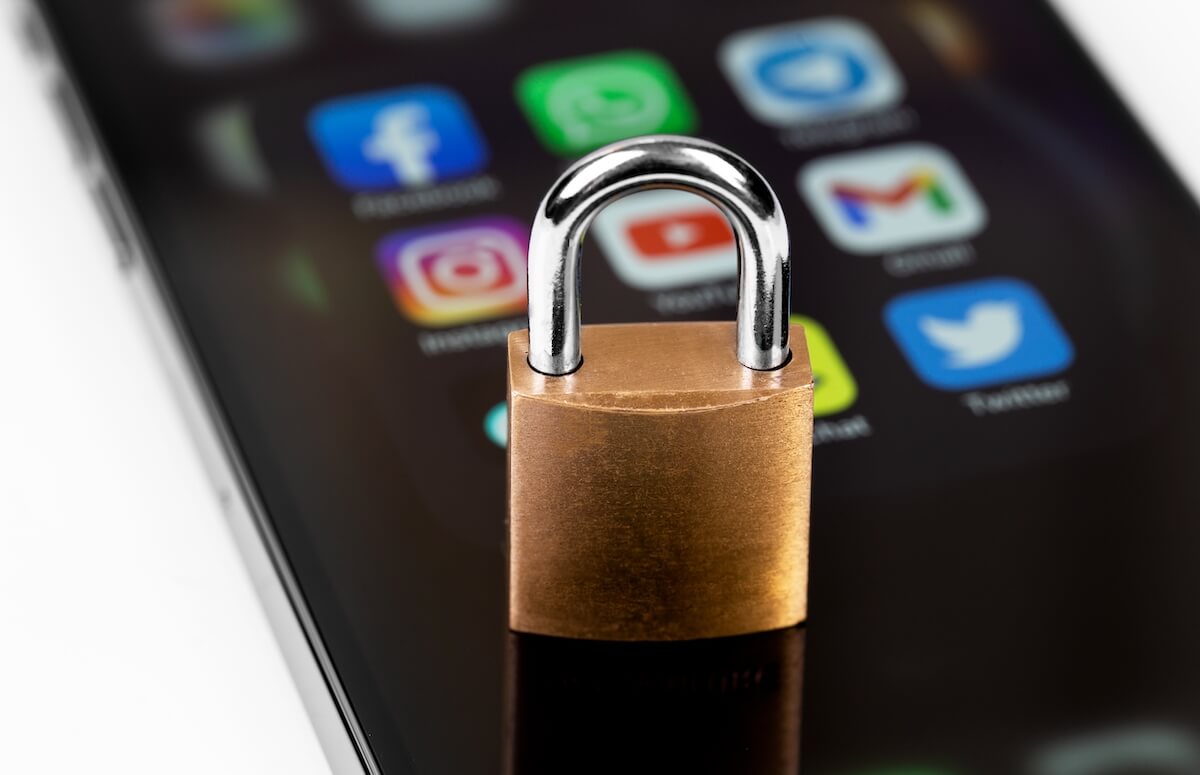 how to block a site on google iphone