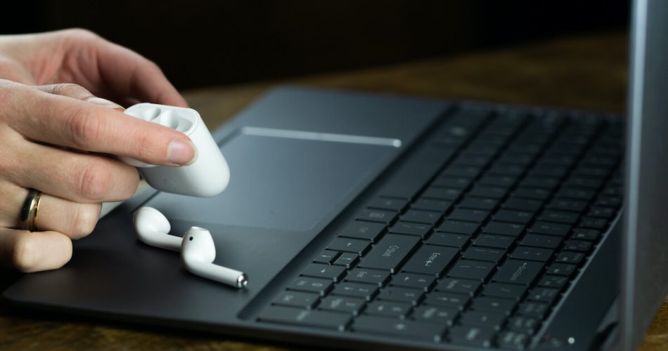 connect airpods to chromebook