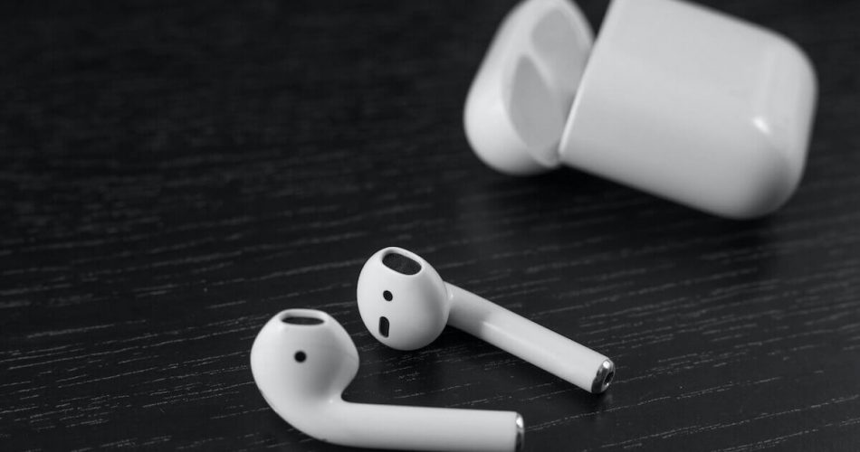 how to connect two airpods