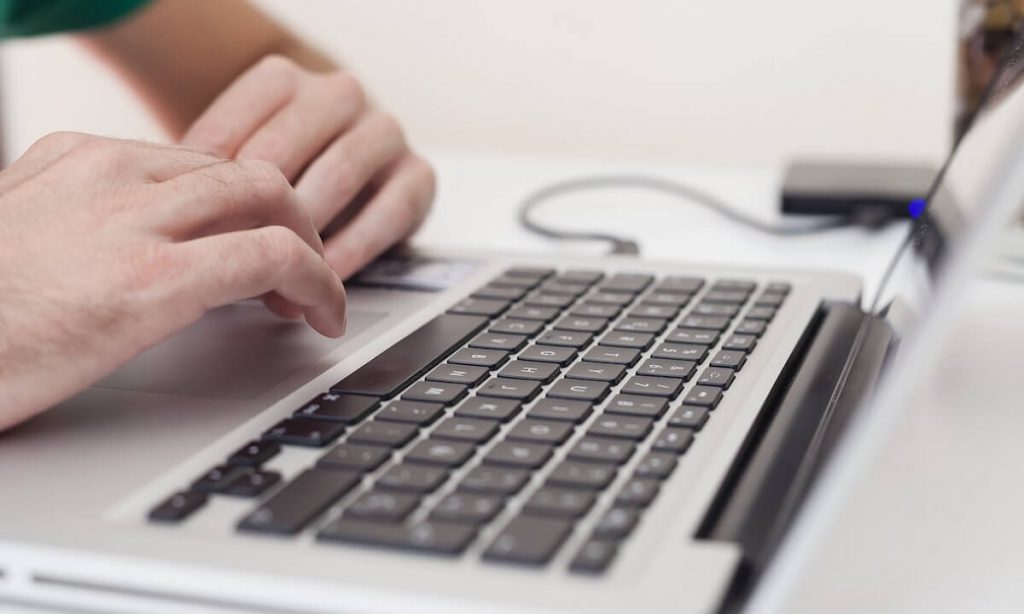 how to scroll on chat gpt on macbook