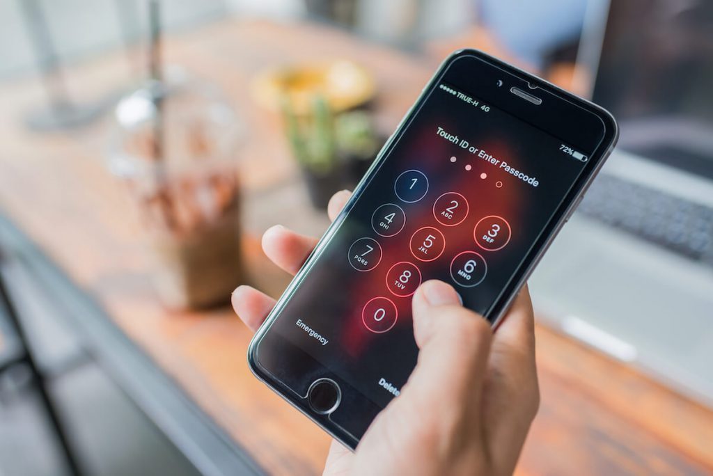 how to turn off iphone lock screen light