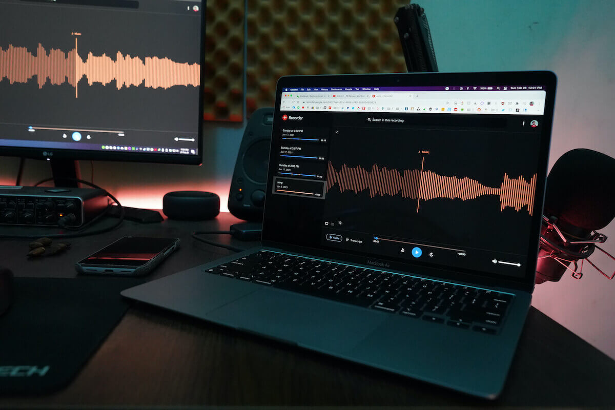 how do i use a second screen with my macbook air