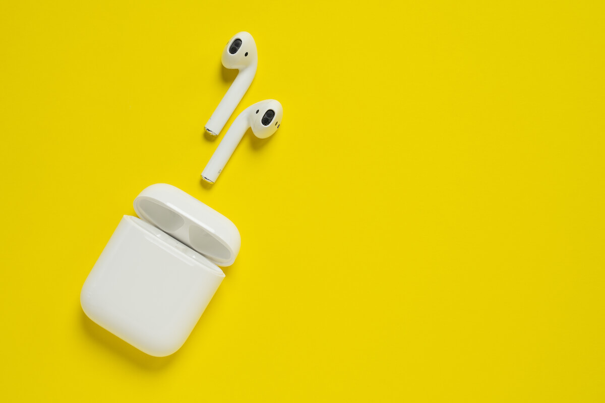 airpods pro 2 case blinking green and making noise