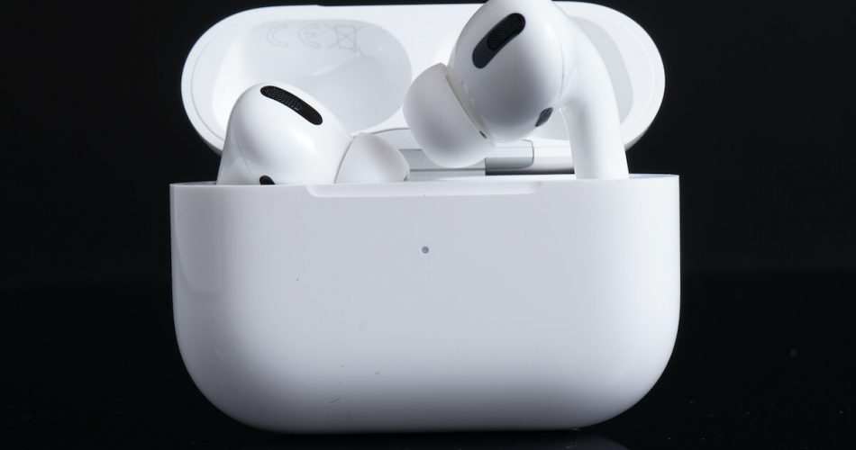 airpods pro microphone muffled