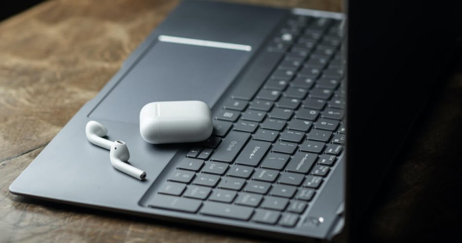 can you connect two airpods to one mac
