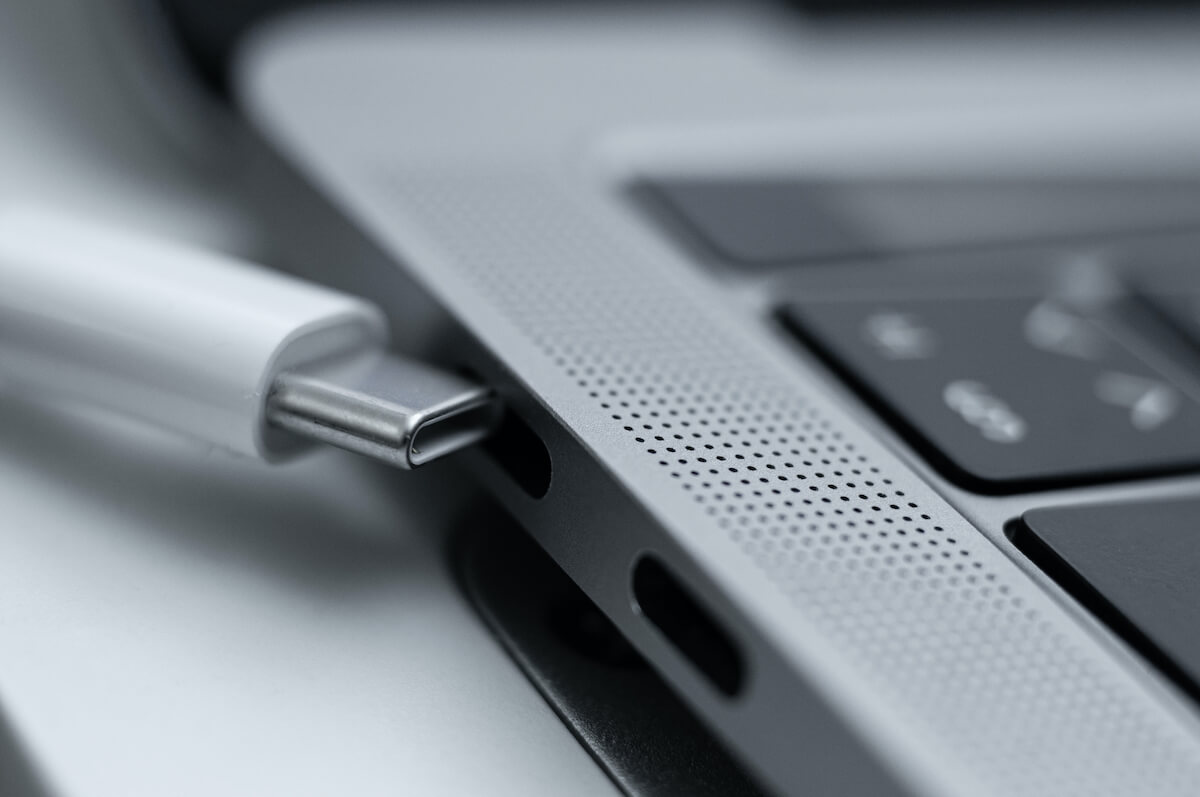 How to connect usb to macbook pro 